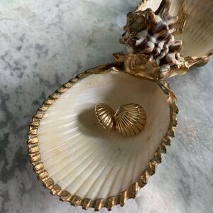 Gorgeous golden shell earrings